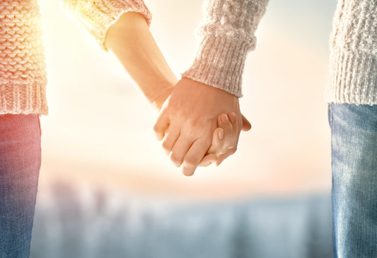 ペアネックレスをカップルや夫婦で身につけたい!絆を深める人気のペアネックレスは?