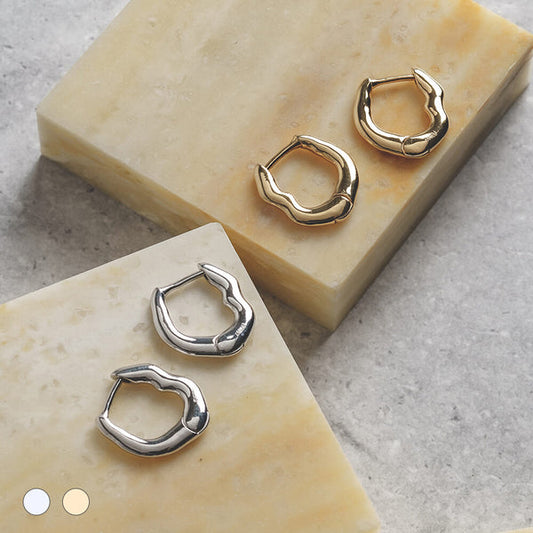 ピアスをふたりでシェア!片耳ずつお揃いを身に着ける「ペアピアス」の楽しみ方を紹介