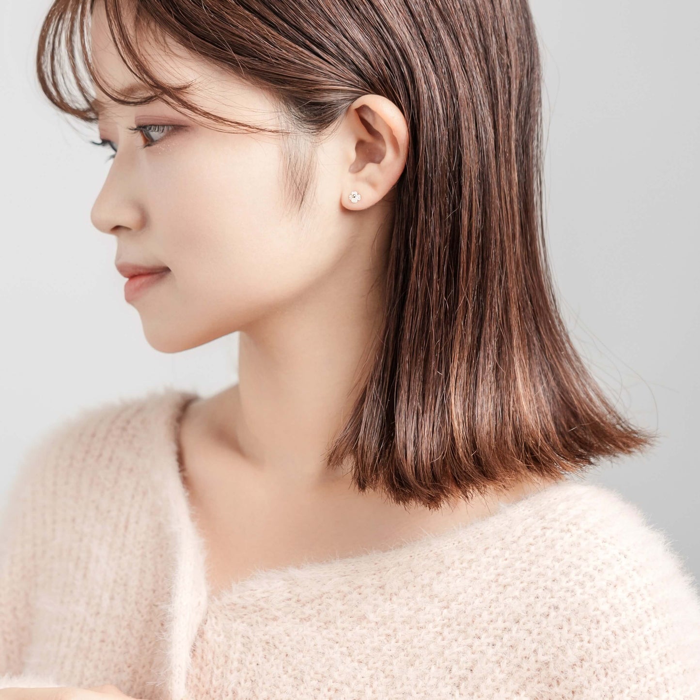 K10 フラワーシェル スタッドピアス(ヒイラギ)|43-1225