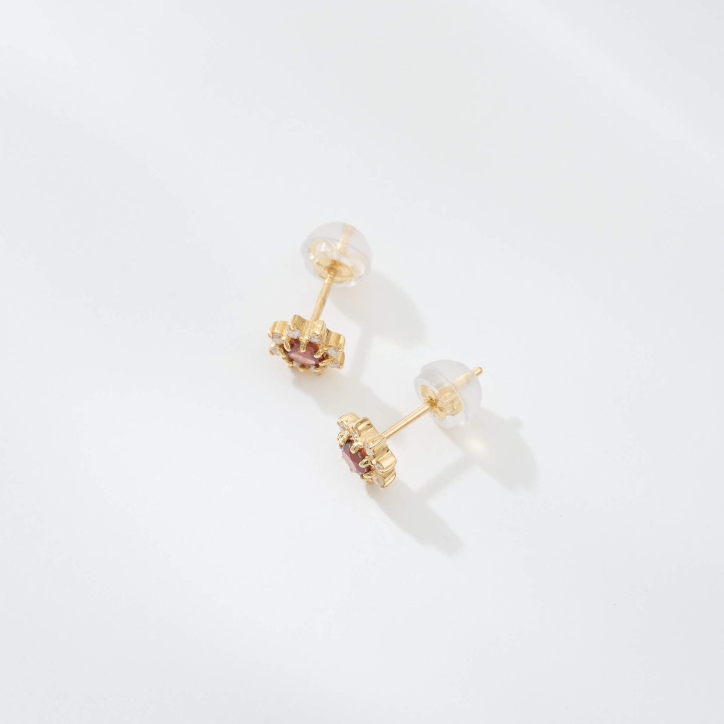 K18 誕生石×ダイヤモンド スタッドピアス (1月:ガーネット)❘ 96-3040