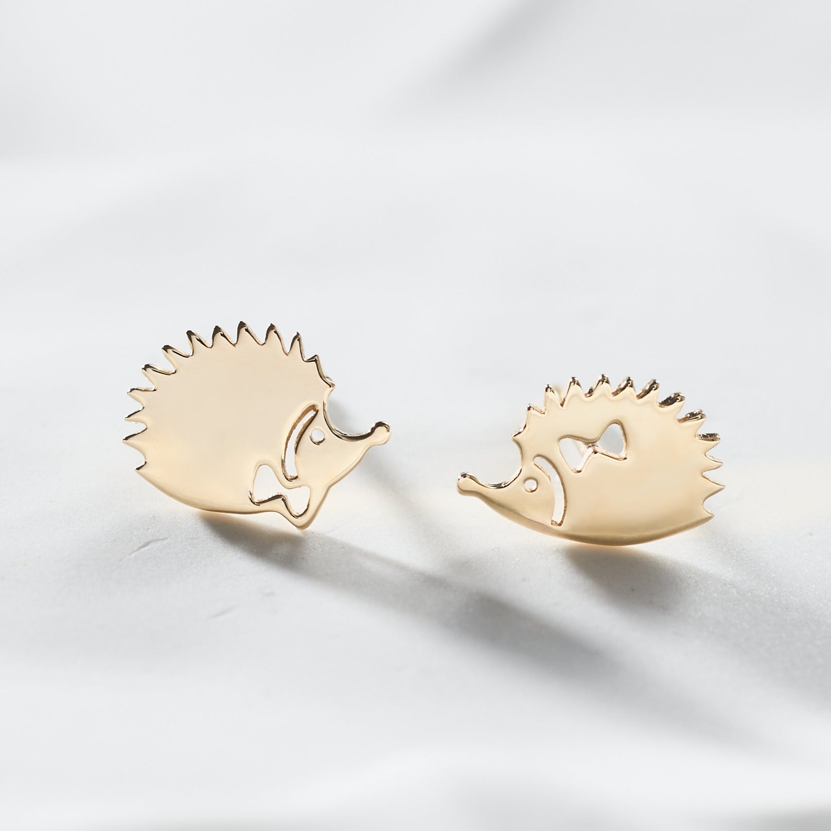 K10 ハリネズミ スタッドピアス – L&Co