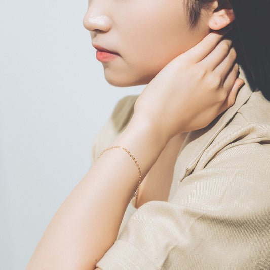 ブレスレッドで手元のさりげないおしゃれを。人気は肌なじみのいい華奢なブレスレッド