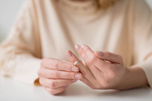 指輪をはずす機会の多い人におすすめ！持ち運びにも便利なペアタイプの結婚指輪ケースを紹介