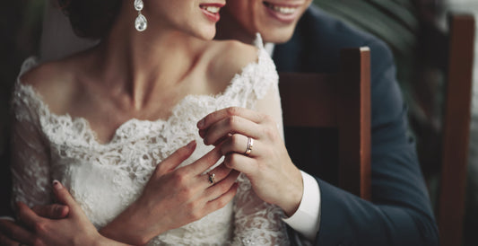 結婚指輪はどの指につける？結婚指輪の位置やつけ方アレンジを紹介