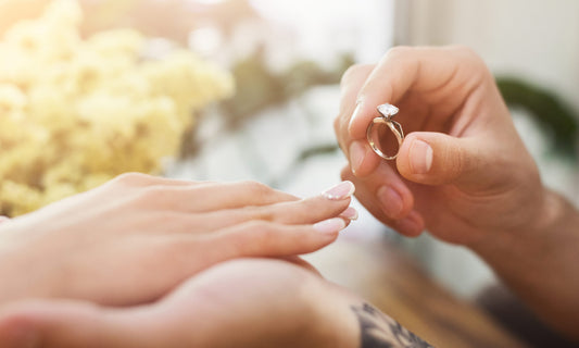 エタニティ？メレ？シンプル派からゴージャス派まで納得！婚約指輪の人気デザイン