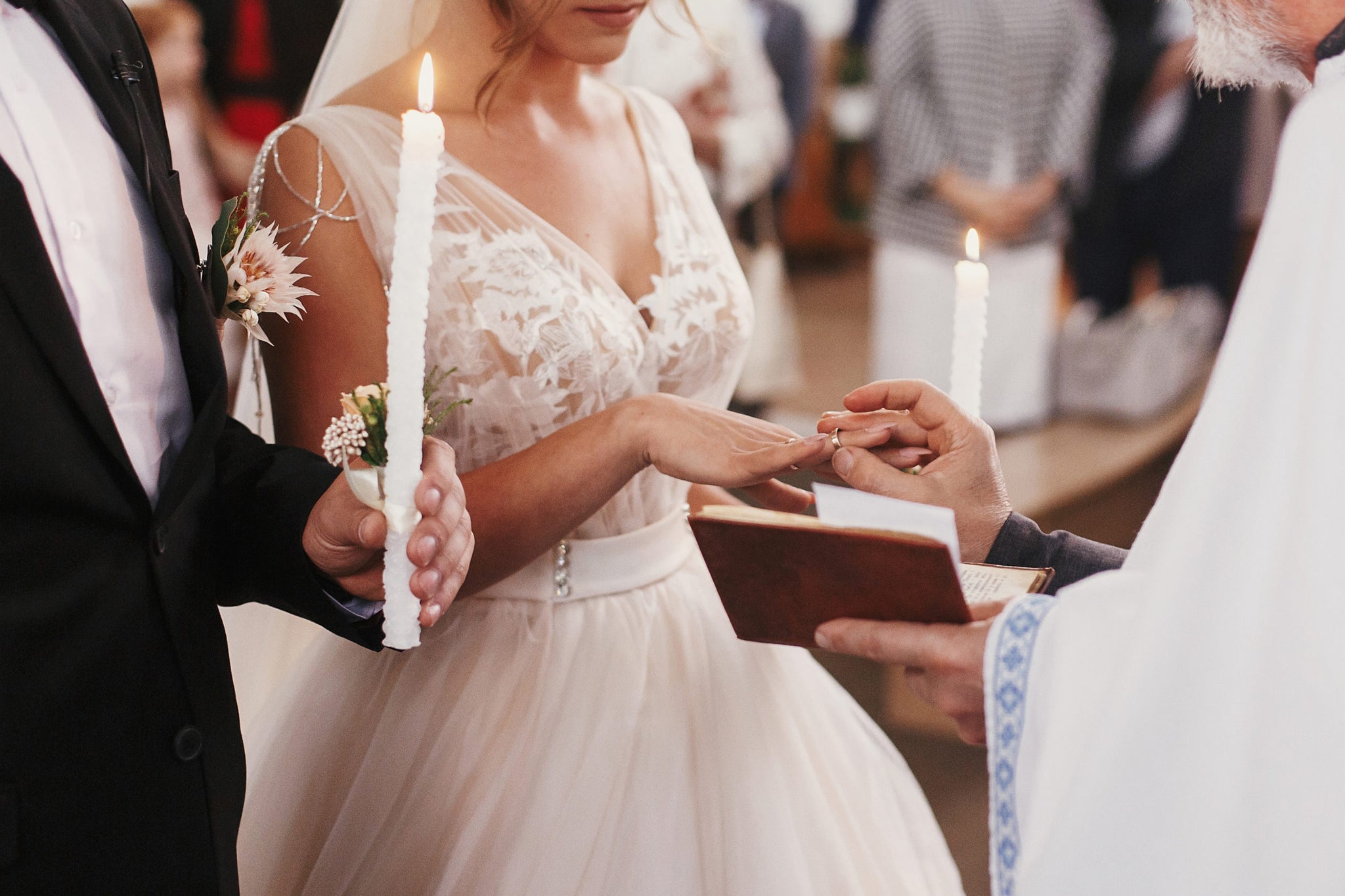 婚約指輪と結婚指輪の違いを知りたい！それぞれの意味や身につけ方をご紹介