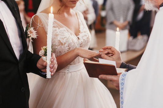 婚約指輪と結婚指輪の違いを知りたい！それぞれの意味や身につけ方をご紹介