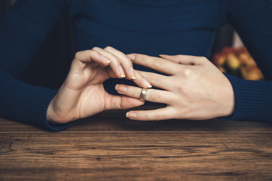 結婚指輪はつけっぱなしでO K？ベストなつけ方＆お手入れをご紹介