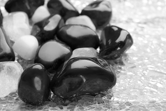 オニキスの意味・石言葉とは？「魔除けの石」が持つ恋愛運への効果も解説