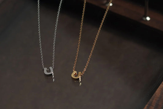 ペアネックレス人気デザインの意味をチェック！ペアネックレスの人気モチーフ特集