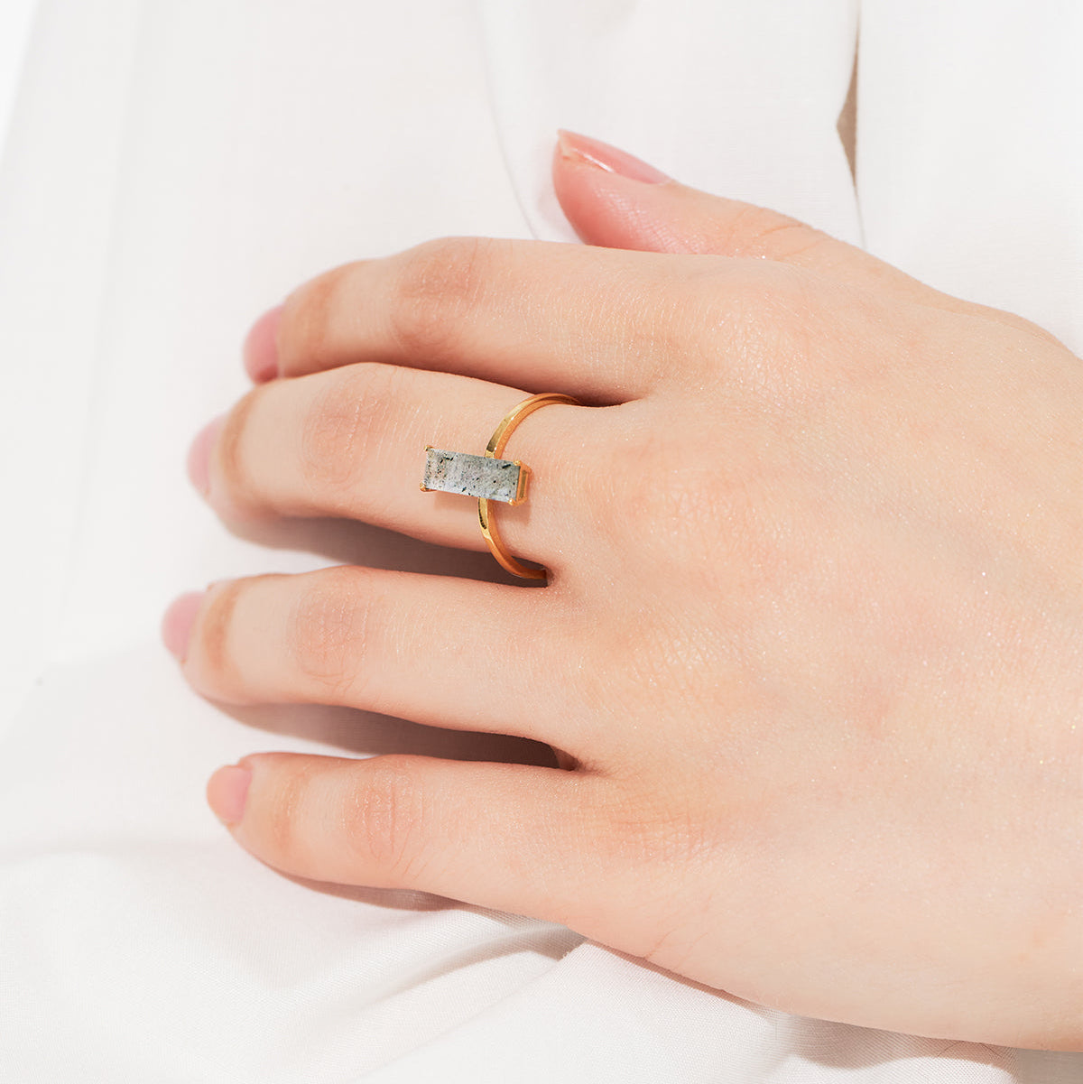 ブラスリングとラブラドライトのイヤリング by Joli Jewelry ラブラドライト リング｜L&Co.（エルアンドコー） – L&Co.
