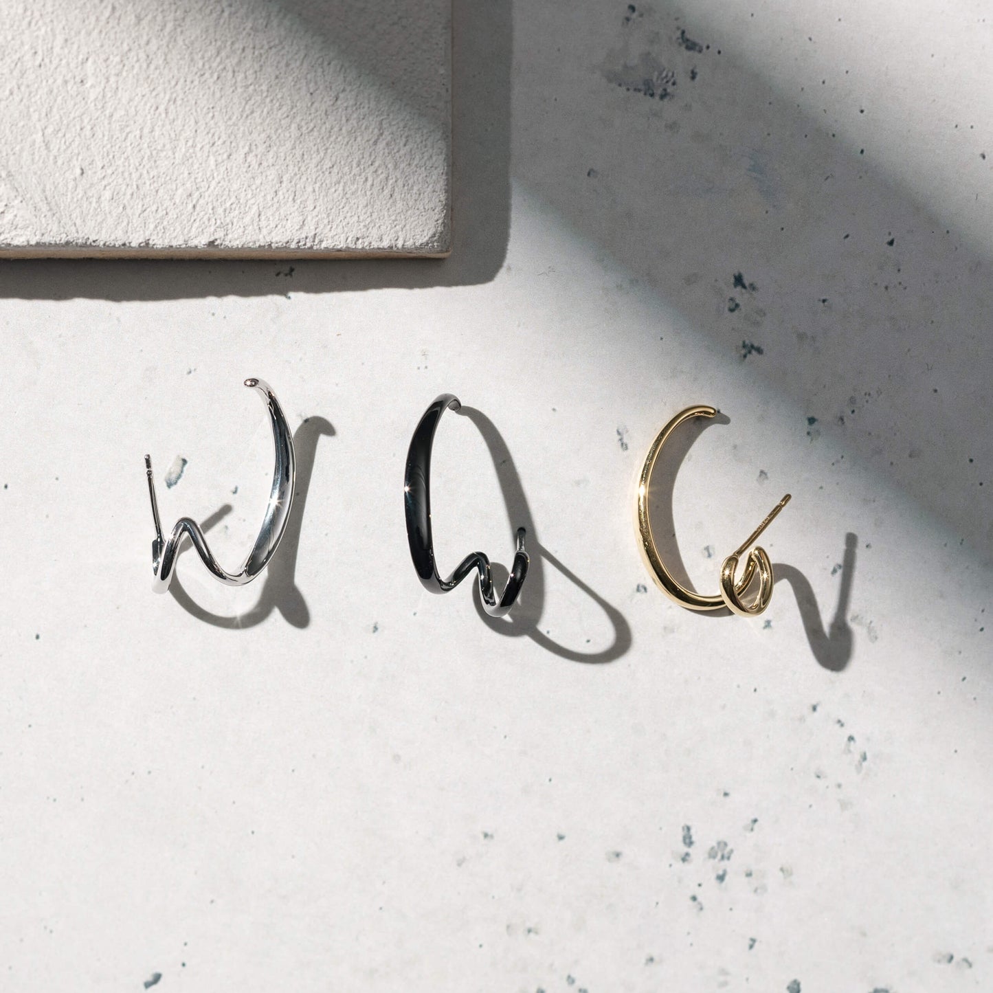 【片耳】SV925 ユニークデザイン ピアス（ホワイト）