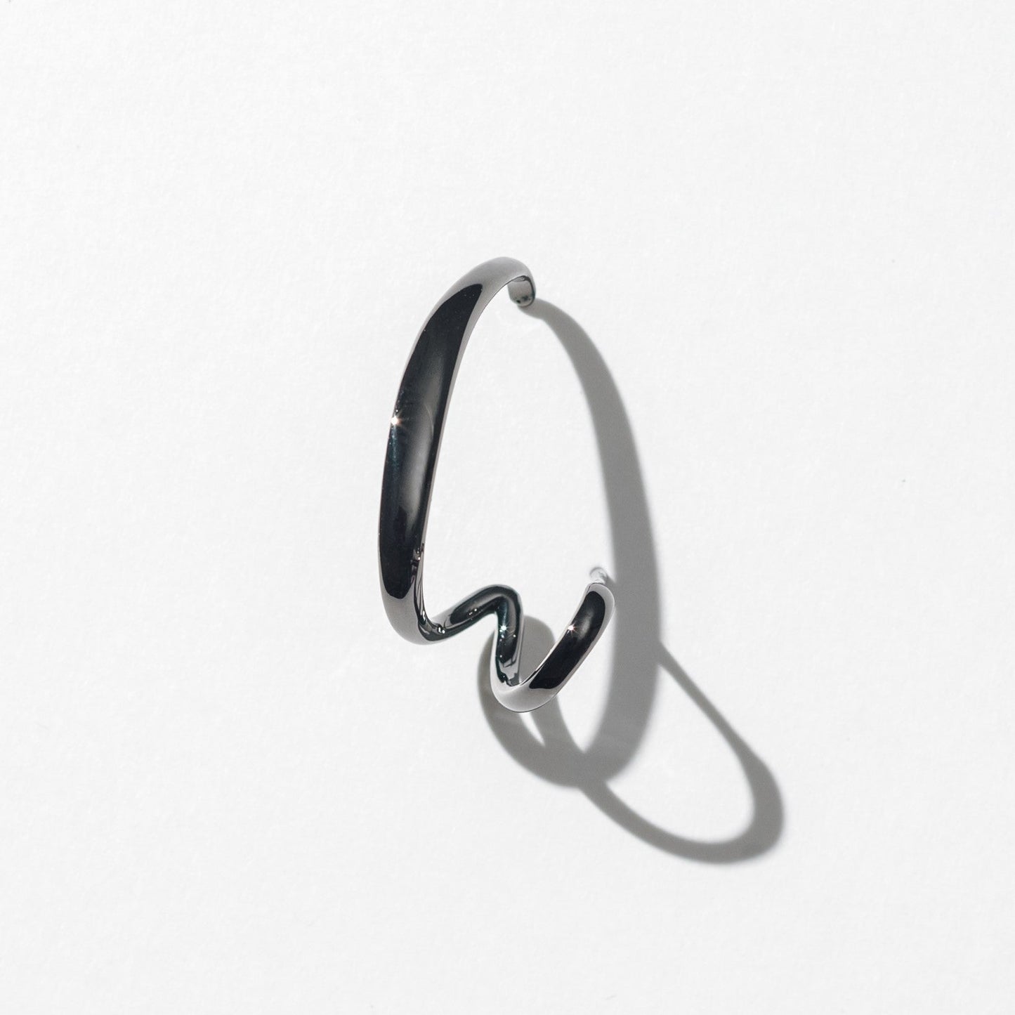 【片耳】SV925 ユニークデザイン ピアス（ブラック）