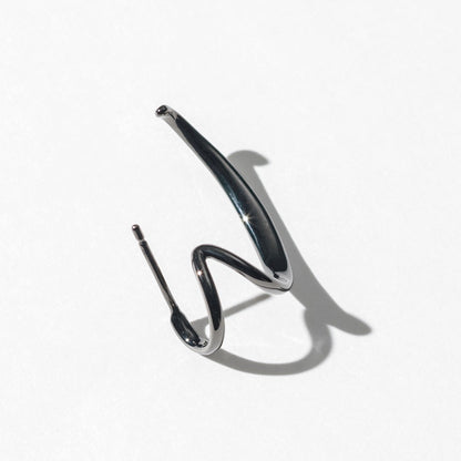 【片耳】SV925 ユニークデザイン ピアス（ブラック）