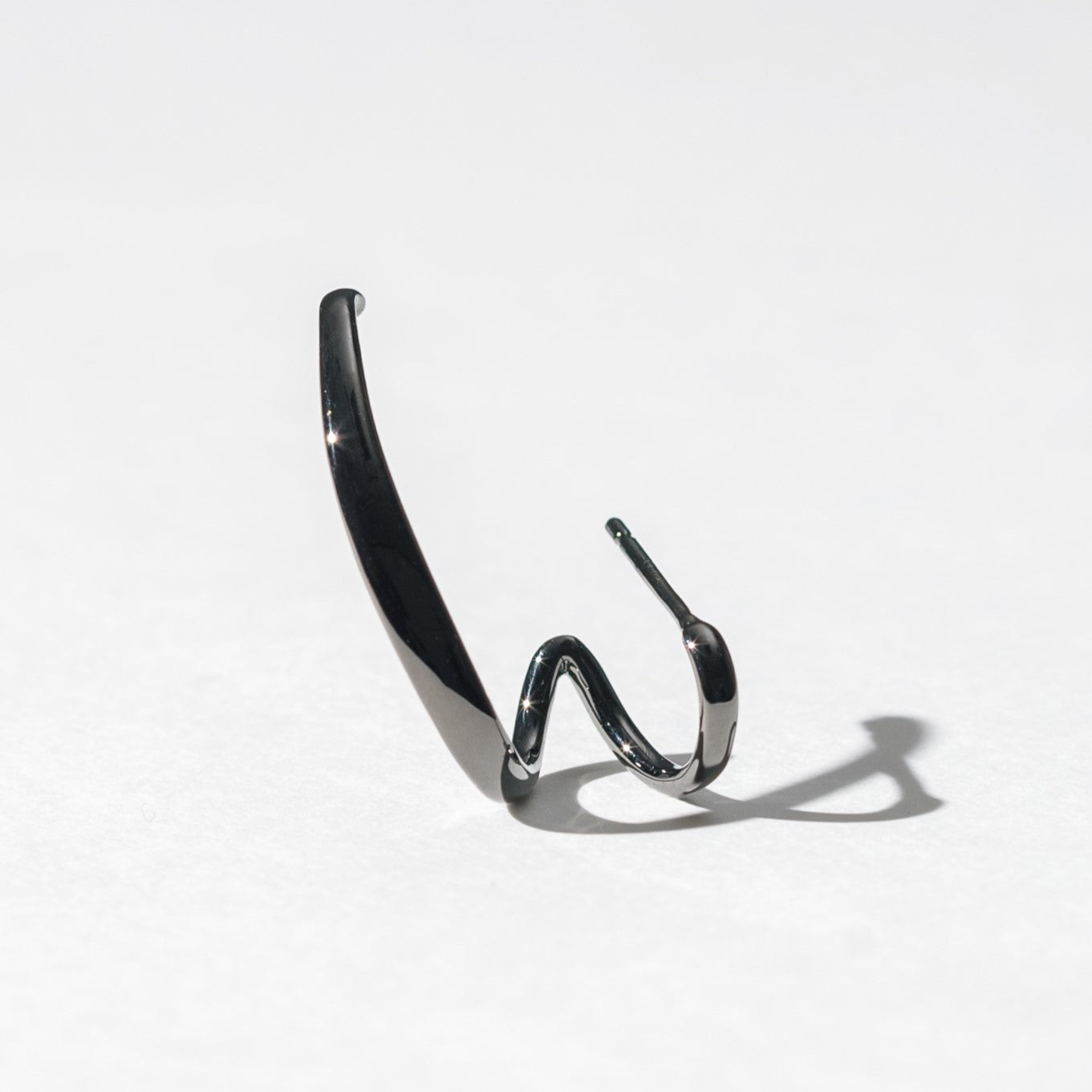 【片耳】SV925 ユニークデザイン ピアス（ブラック）