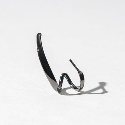 【片耳】SV925 ユニークデザイン ピアス（ブラック）