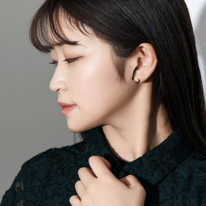 【片耳】SV925 ユニークデザイン ピアス（ブラック）