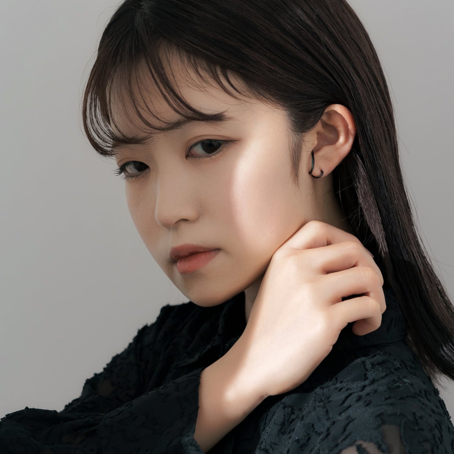 【片耳】SV925 ユニークデザイン ピアス（ブラック）