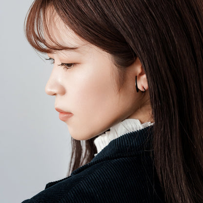 【片耳】SV925 ユニークデザイン ピアス（ブラック）