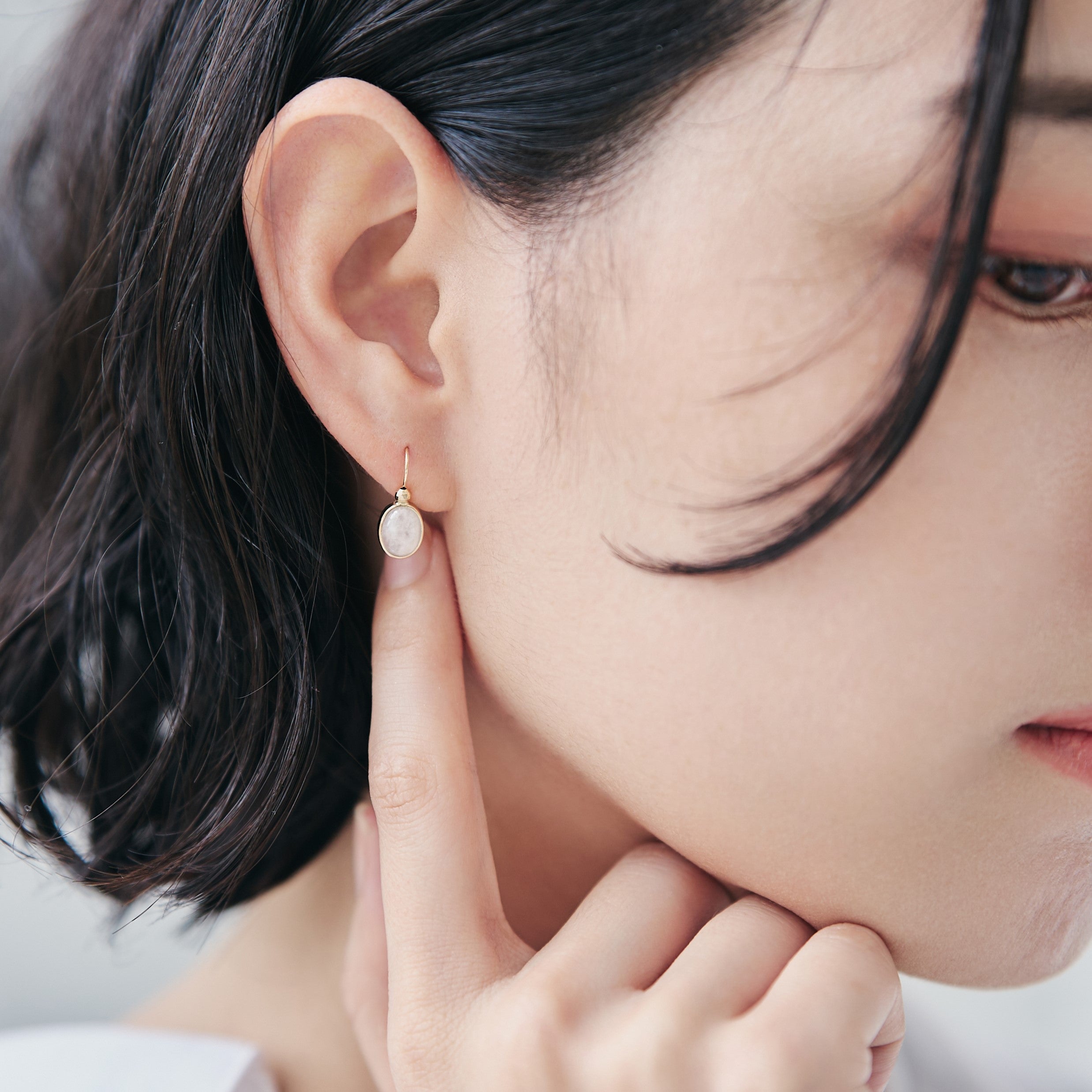 K10 ホワイトアゲート フックピアス – L&Co.