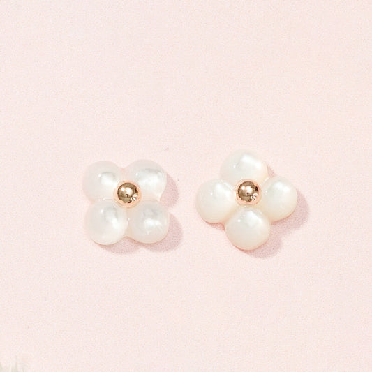 K10 フラワーシェル スタッドピアス（アジサイ）｜43-1227