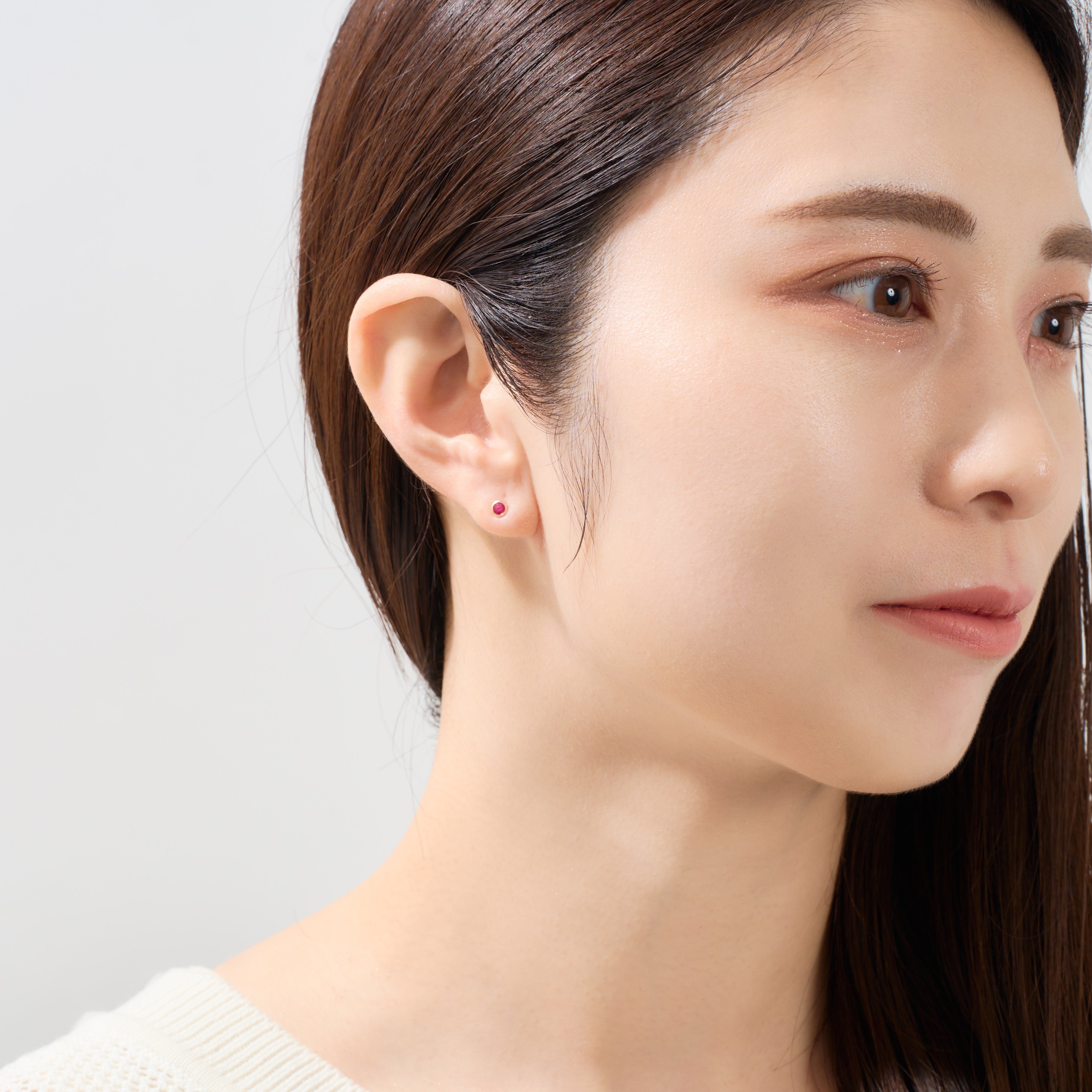 片耳】K10 一粒 誕生石 サークル スタッドピアス （7月：ルビー） – L&Co.