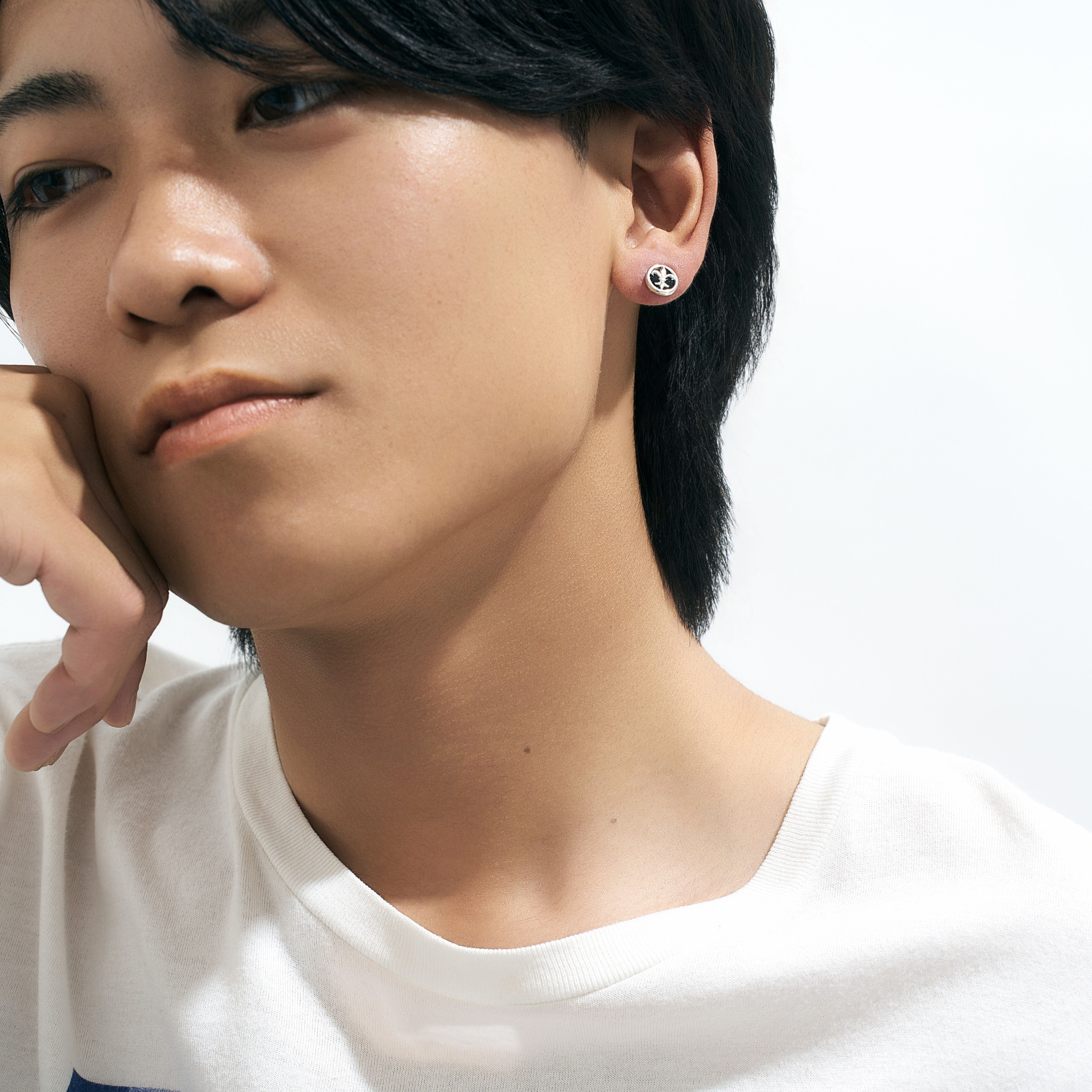 片耳】 K10WG オニキス スタッドピアス（リリー） – L&Co.