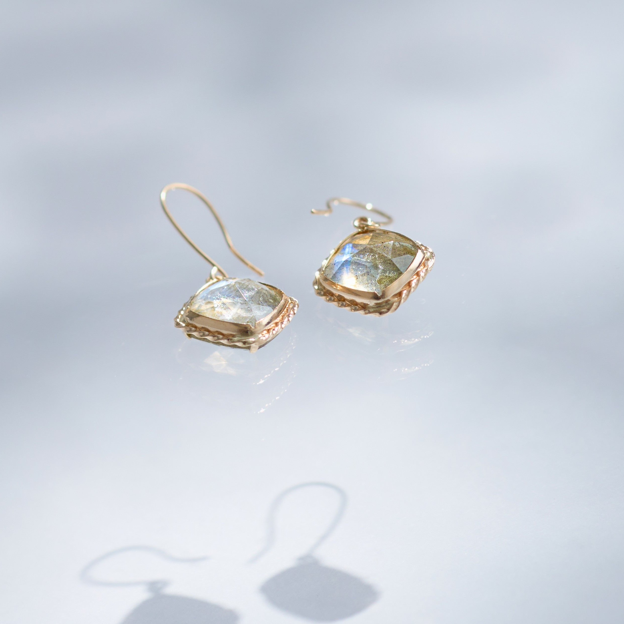 K10 ラブラドライト×クォーツ ピアス – L&Co. K10 ラブラドライト×クォーツ ピアス – L&Co.