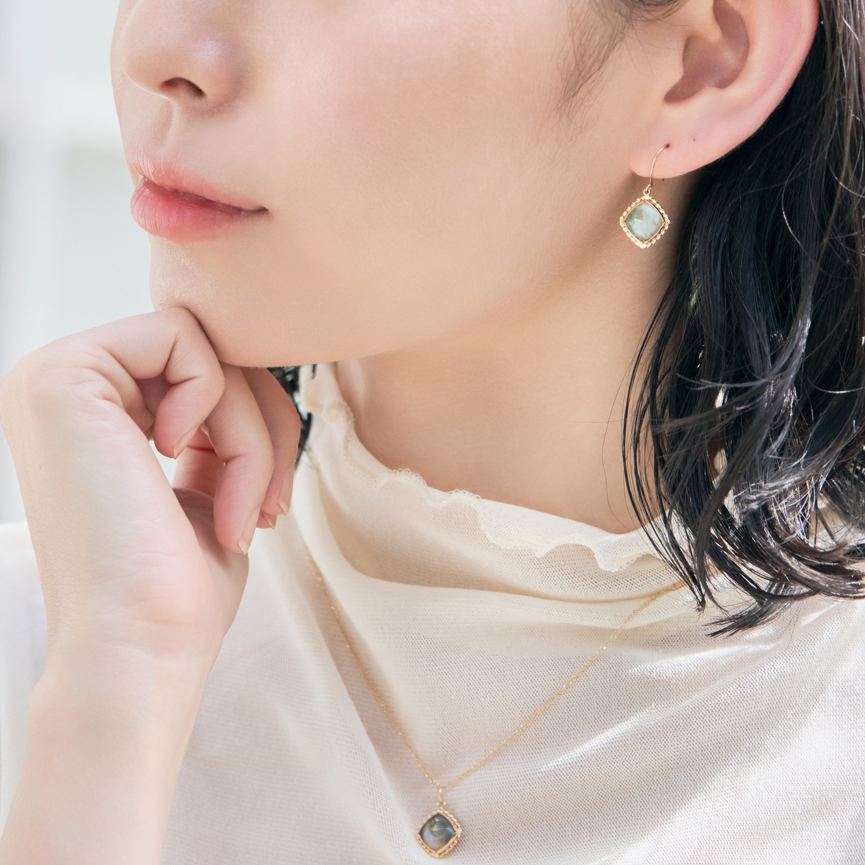 K10 ラブラドライト×クォーツ ピアス – L&Co.