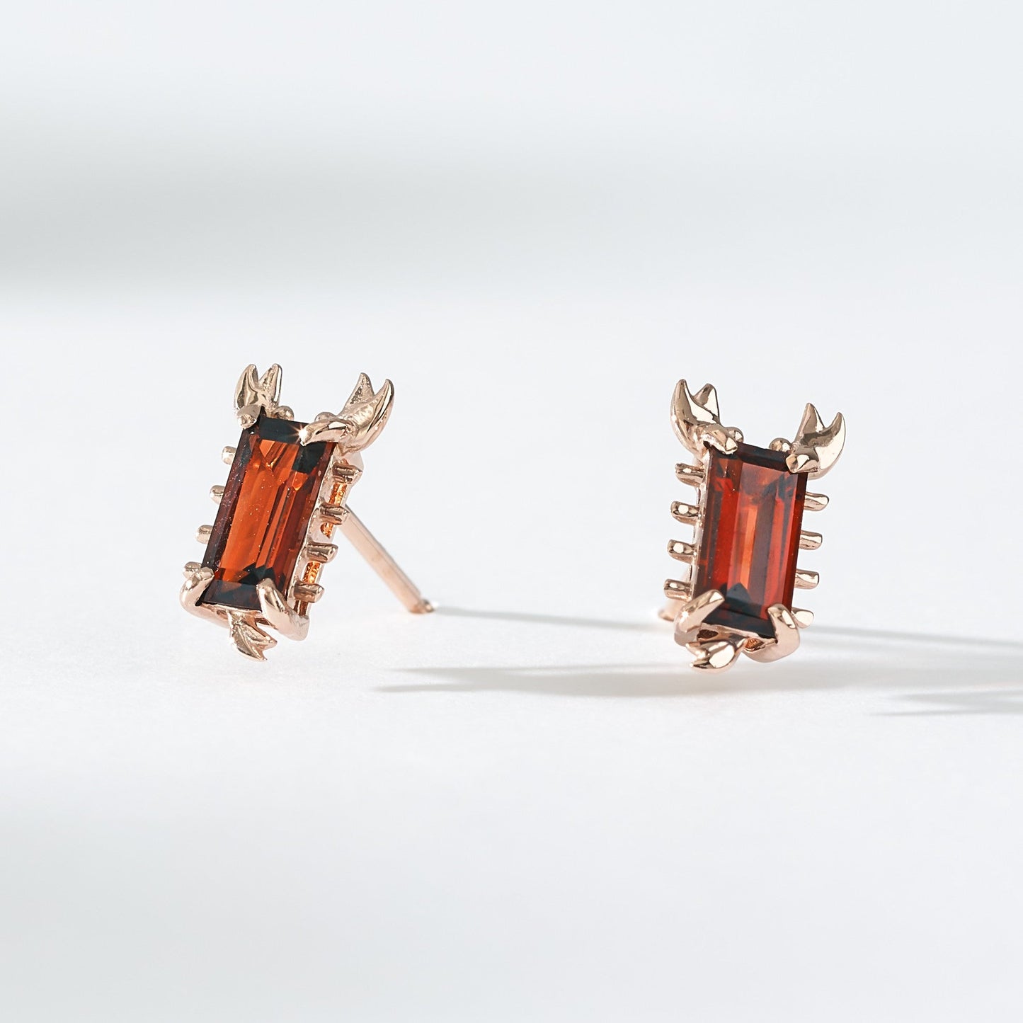 K10 サソリ ピアス ❘ 43-1648