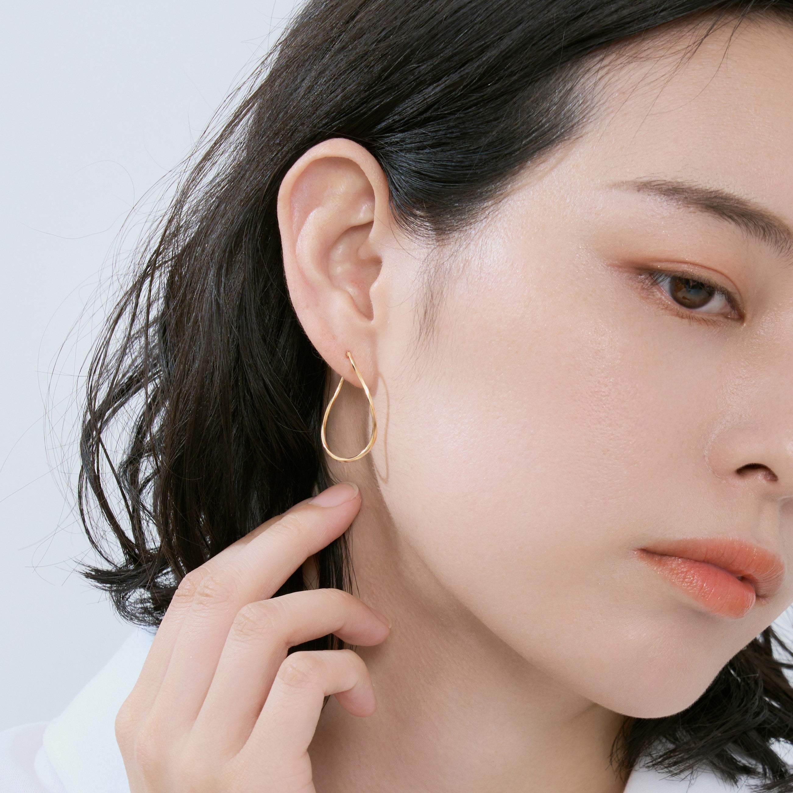 K10 ひねり フープピアス – L&Co.