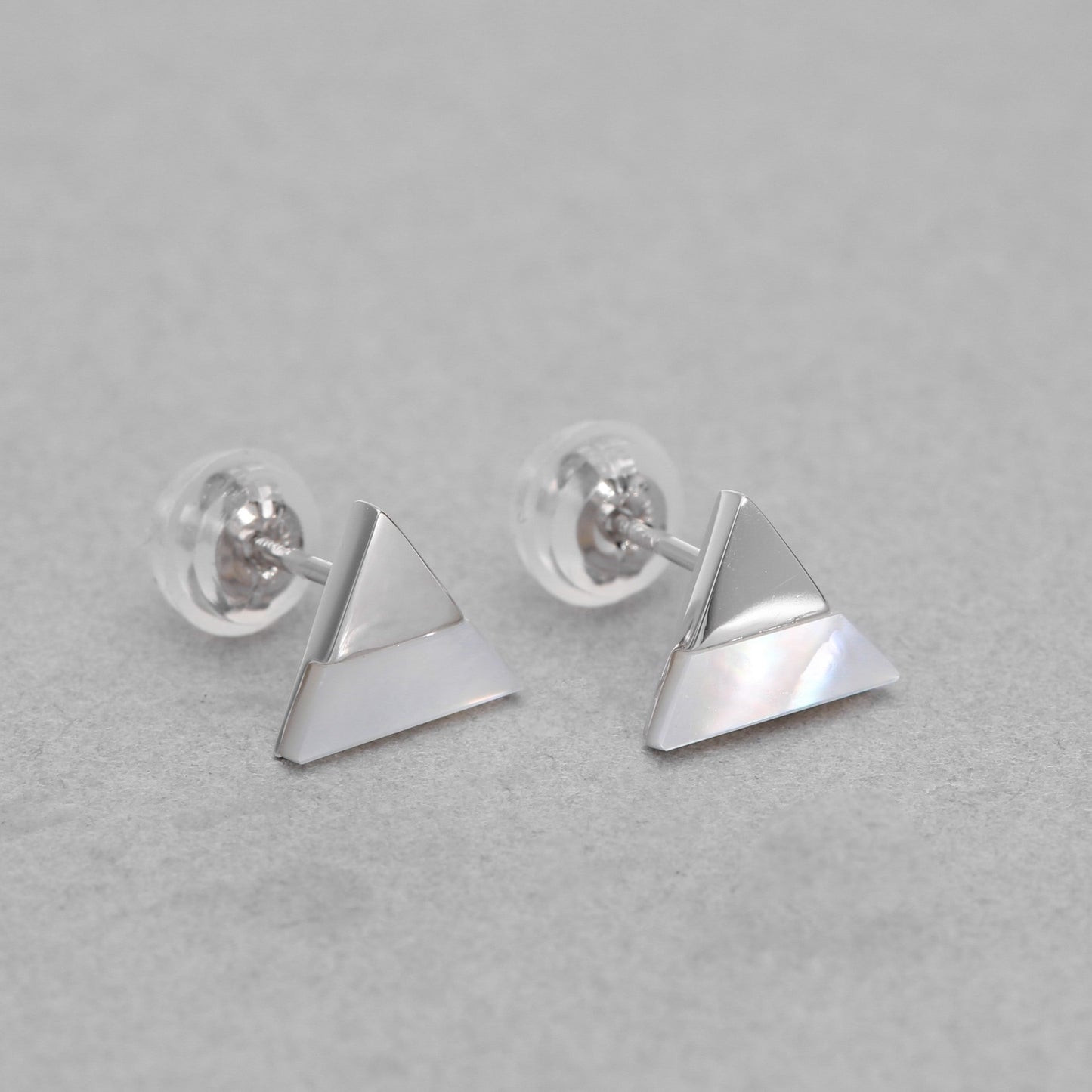 K10 ホワイトシェル スタッドピアス（△：WG） | 43-7875