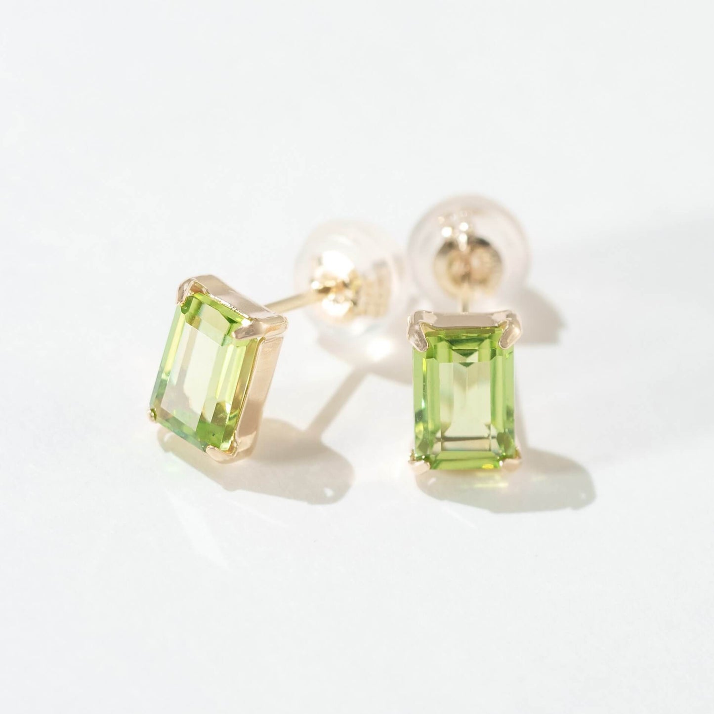 K10 誕生石  スクエア スタッドピアス（8月：ペリドット）｜ 43-8008