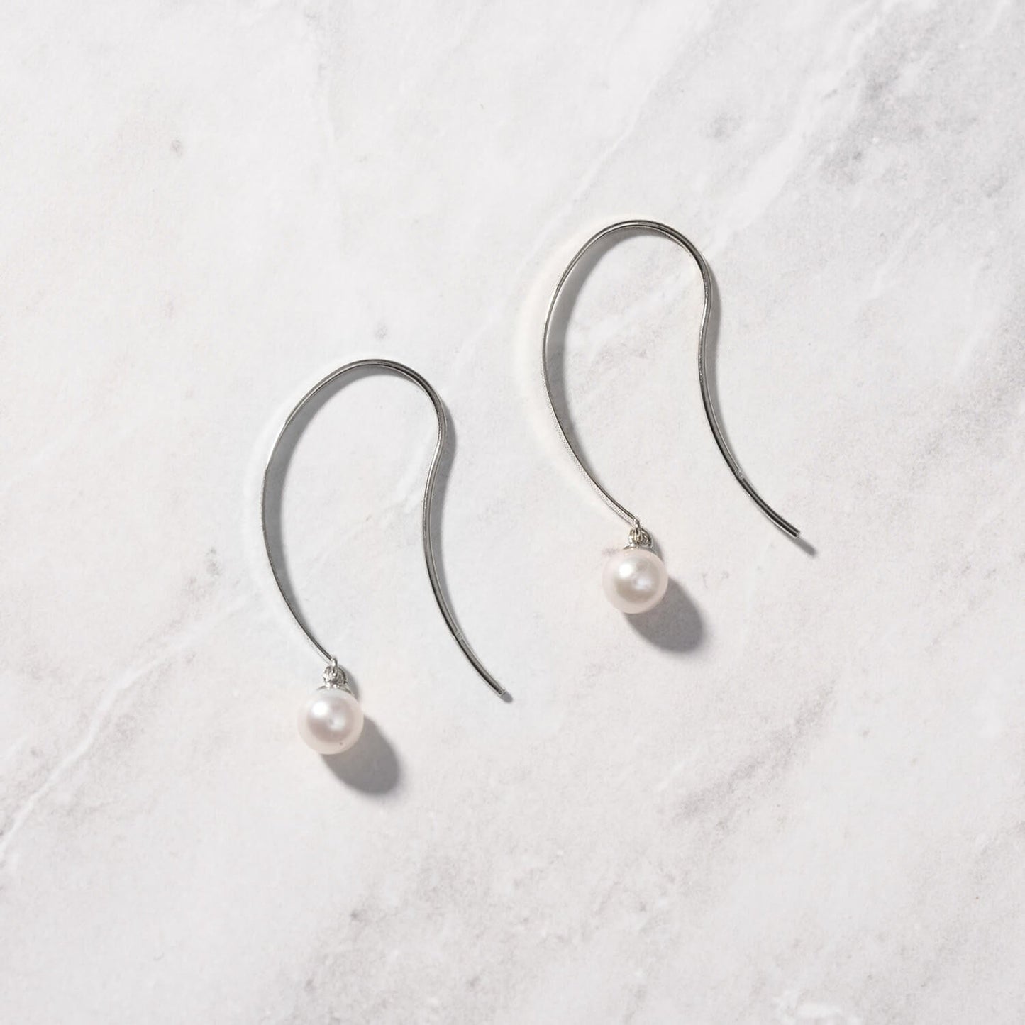 Pt900 アコヤパール フックピアス（4mm）｜43-8016