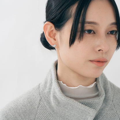 K10WG シマエナガ ピアス ❘ 43-8442