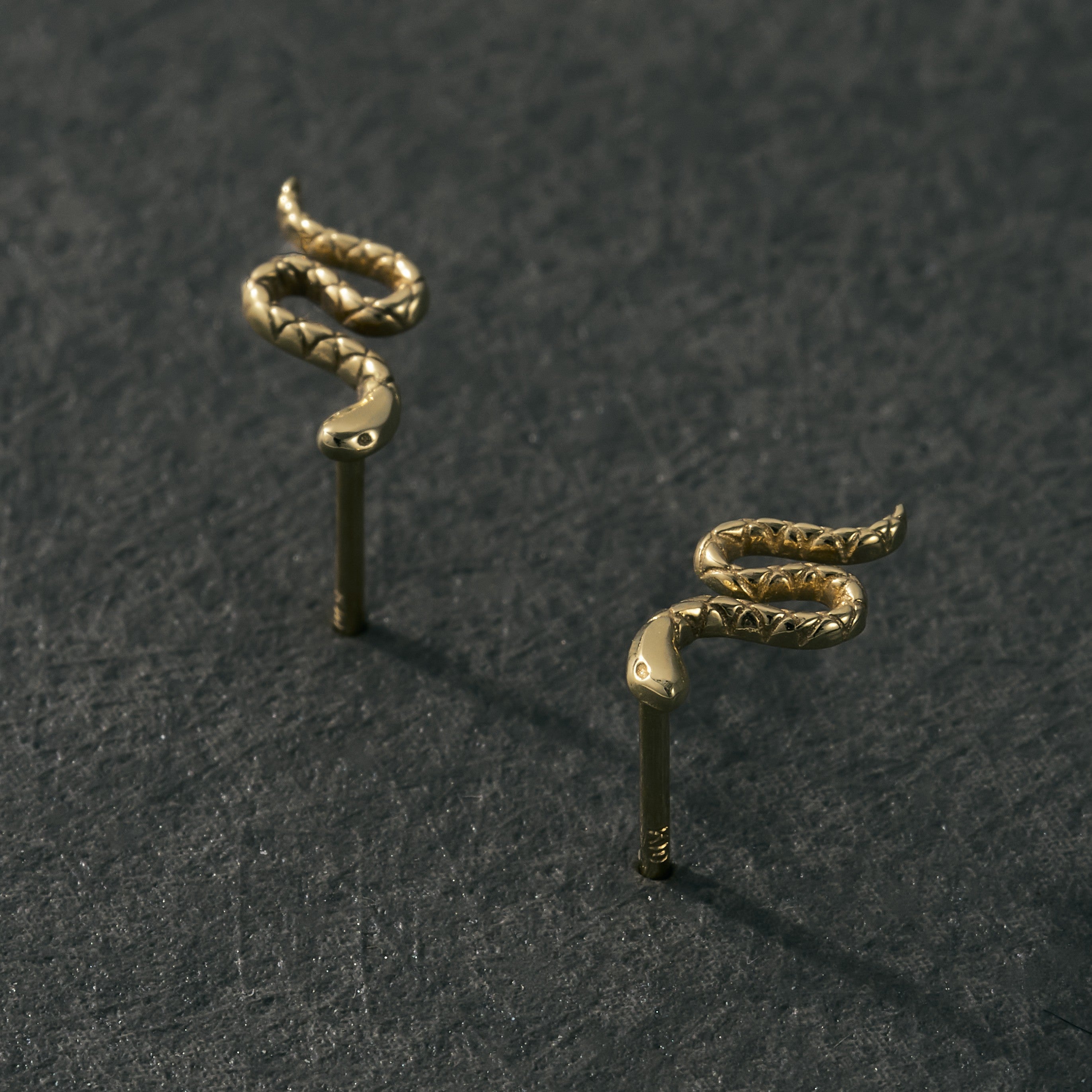 K10 ヘビ 蛇 ピアス ❘ 43-8443 – L&Co.