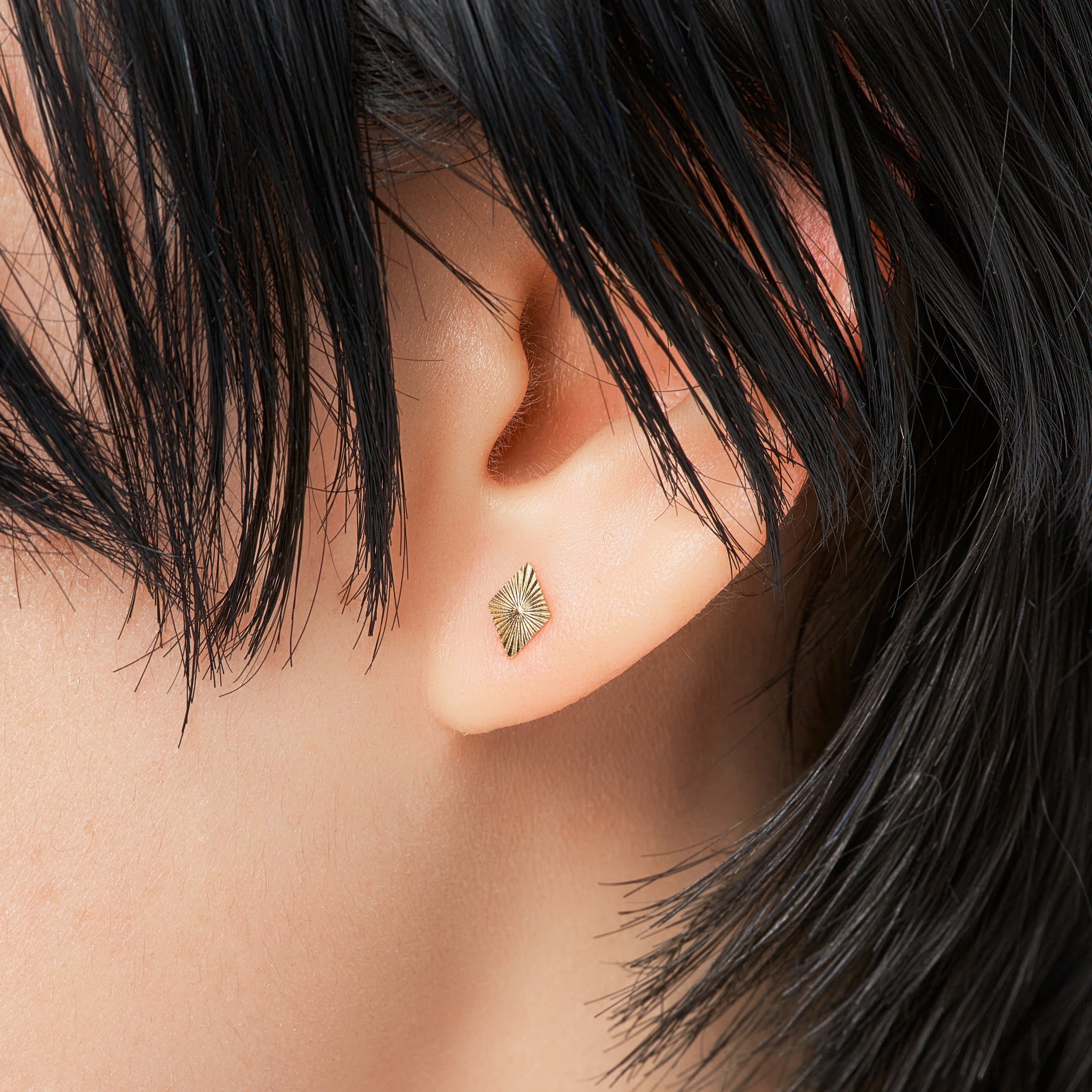 K10 ひし形 スタッドピアス ❘ 43-8713 – L&Co.