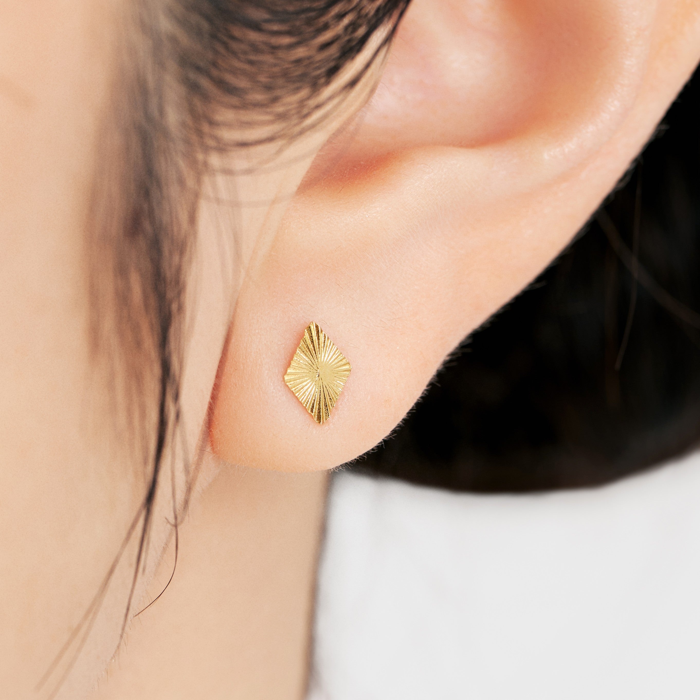 K10 ひし形 スタッドピアス ❘ 43-8713 – L&Co.