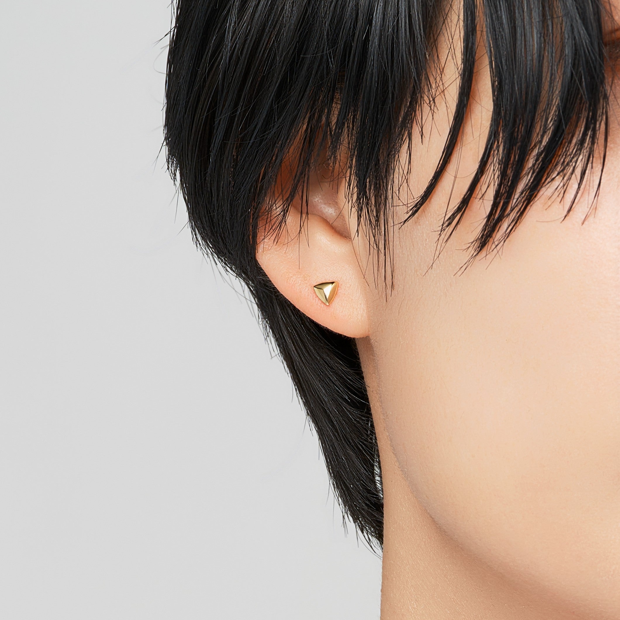 K10 トライアングル スタッドピアス ❘ 43-8714 – L&Co.