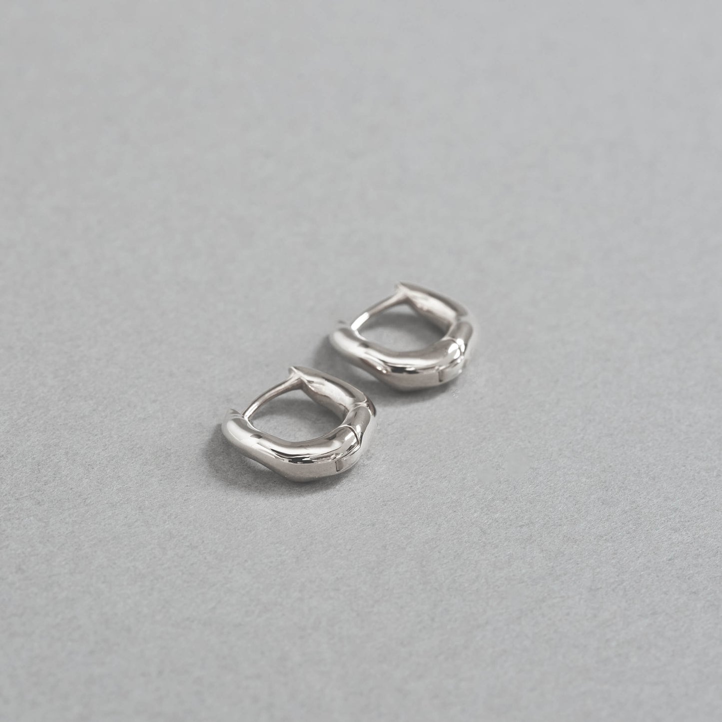 SV925 地金 デザイン フープピアス（05-W/Y）| 44-1526-1527