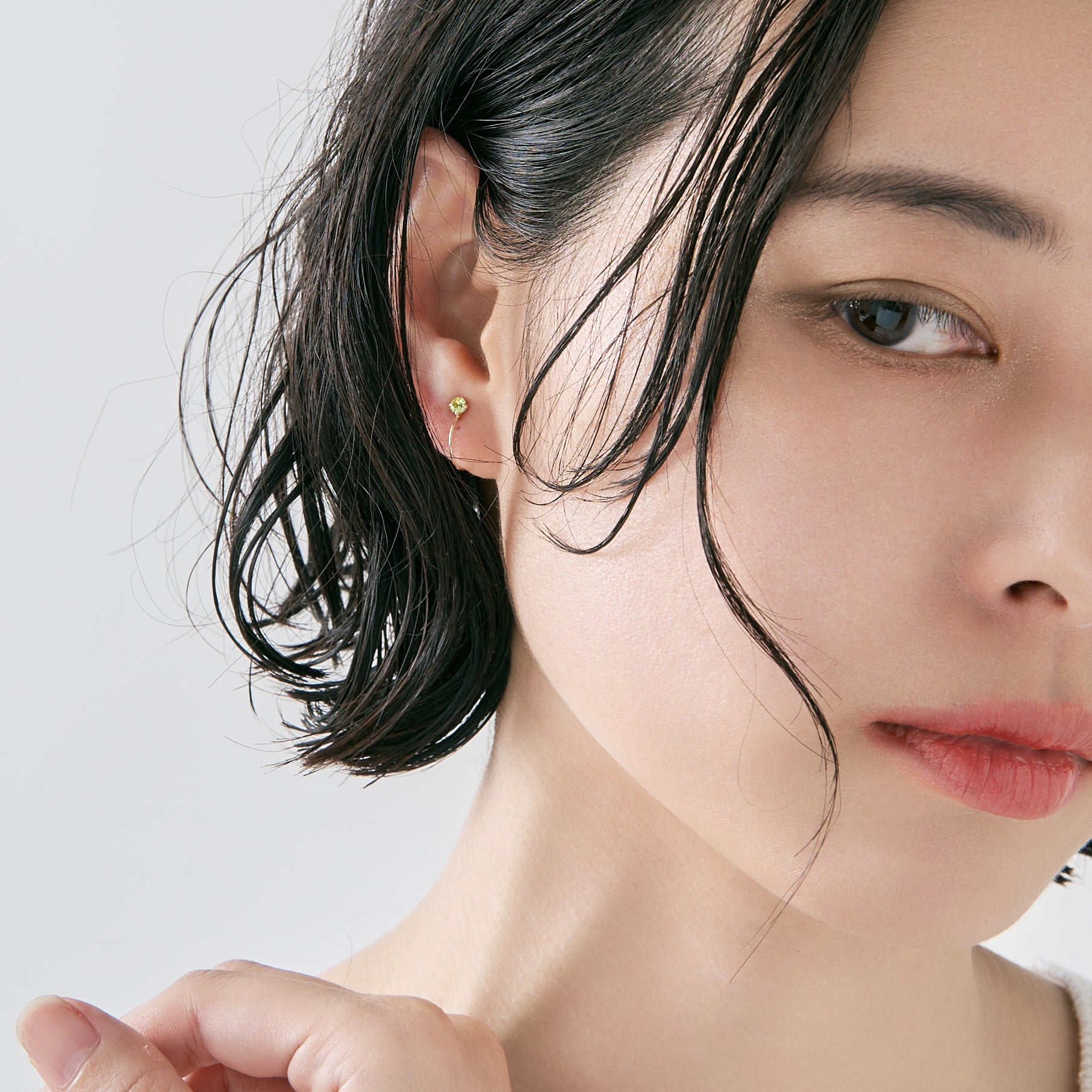 K10 誕生石 イヤリング（8月：ペリドット）| 55-7088