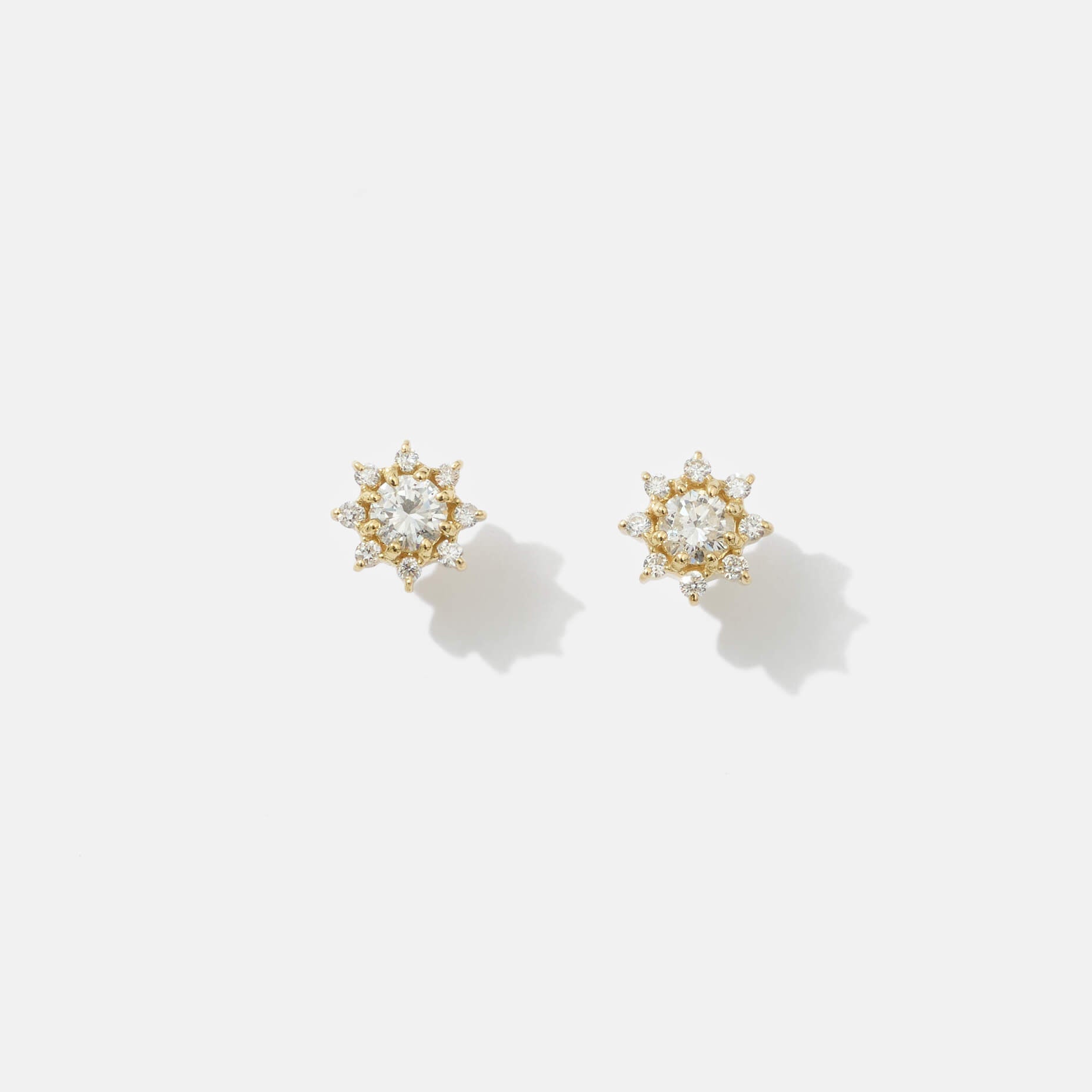 K18 誕生石×ダイヤモンド スタッドピアス （4月：ダイヤモンド） – L&Co.