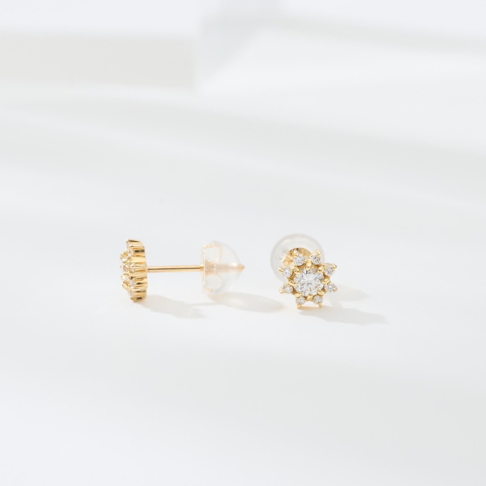 K18 誕生石×ダイヤモンド スタッドピアス （4月：ダイヤモンド） – L&Co.