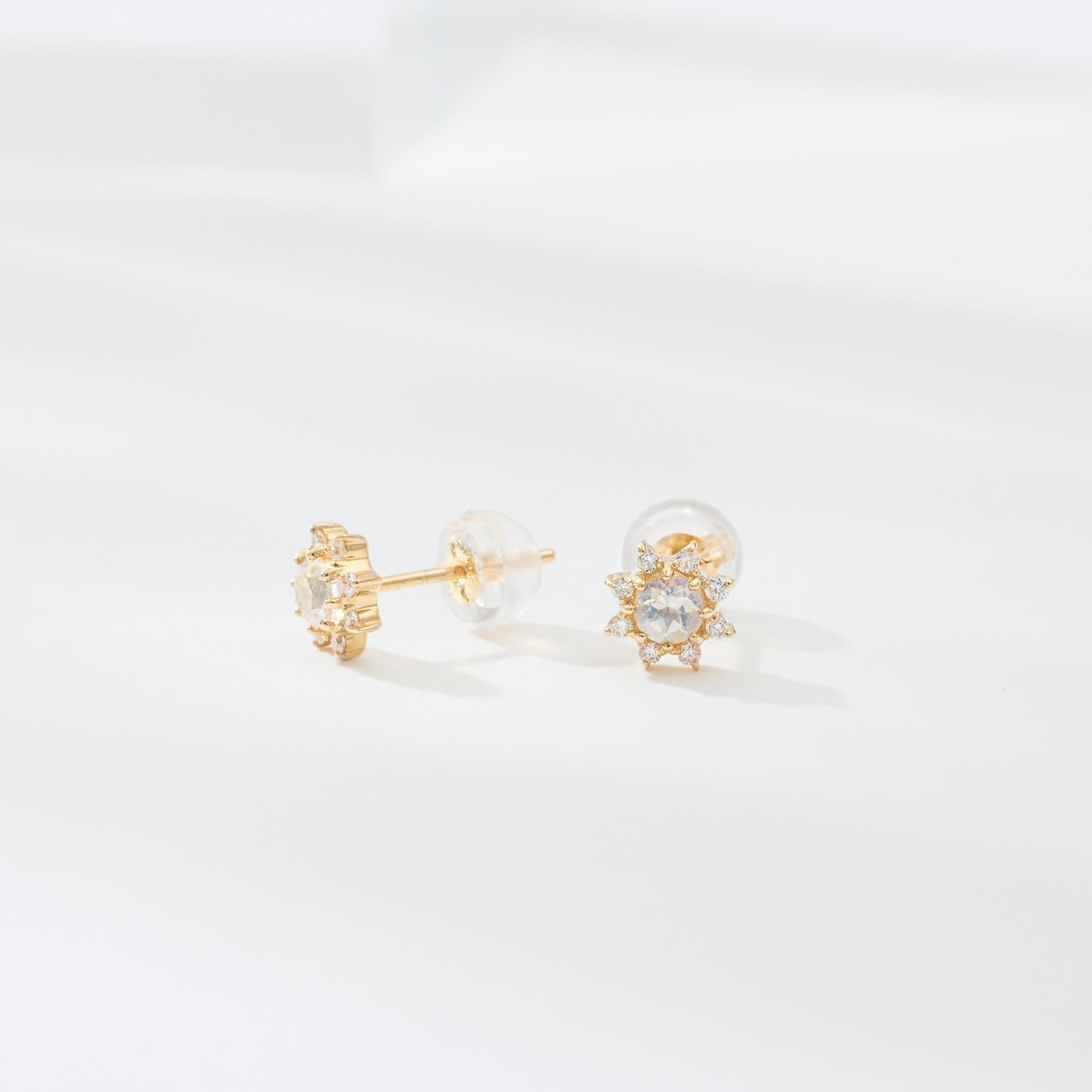 K18 誕生石×ダイヤモンド スタッドピアス （6月：ムーンストーン） – L&Co.