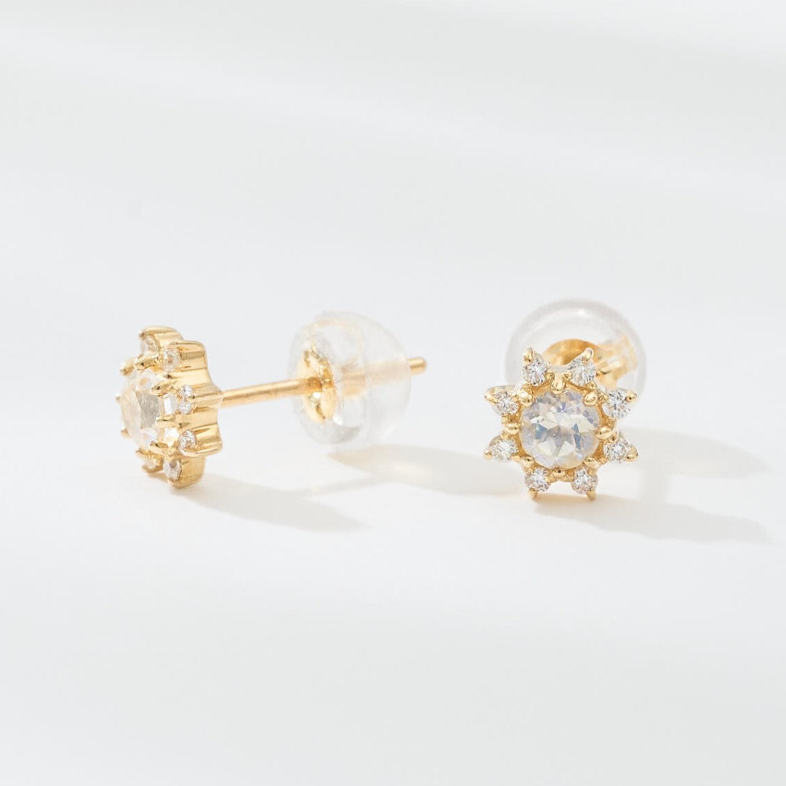 K18 誕生石×ダイヤモンド スタッドピアス (6月:ムーンストーン) – L&Co. K18 誕生石×ダイヤモンド スタッドピアス (6月:ムーンストーン) – L&Co.