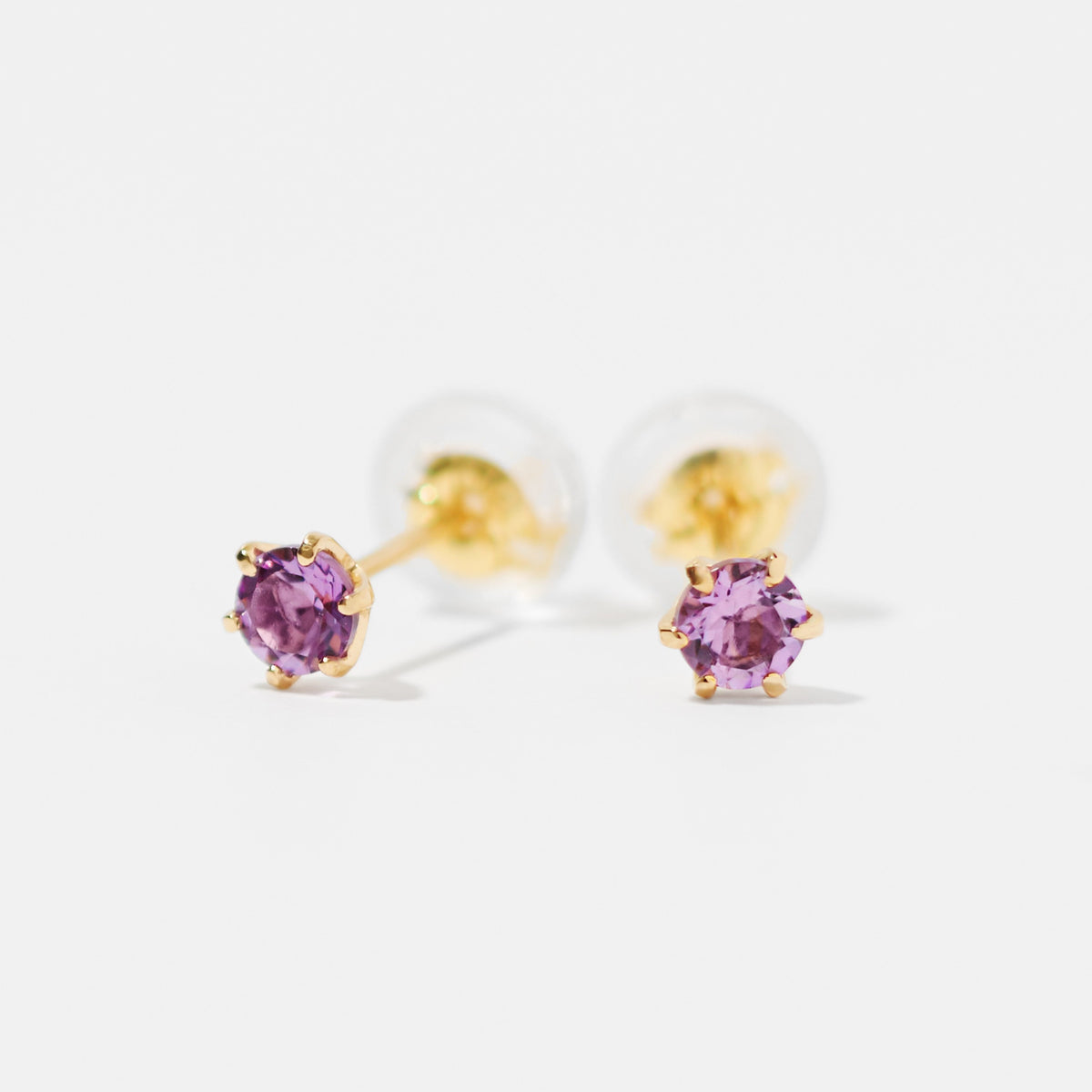K18 爪留め 誕生石 スタッドピアス 3mm（2月：アメジスト） – L&Co