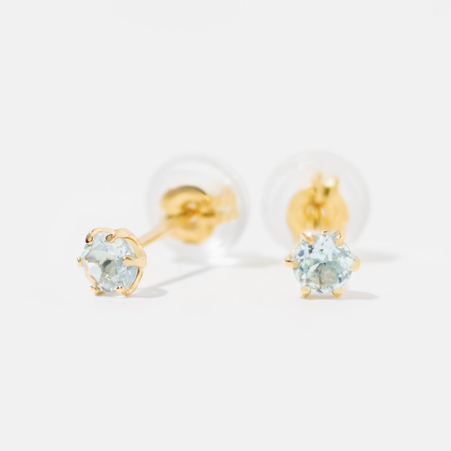 K18 爪留め 誕生石 スタッドピアス 3mm（3月：アクアマリン） – L&Co