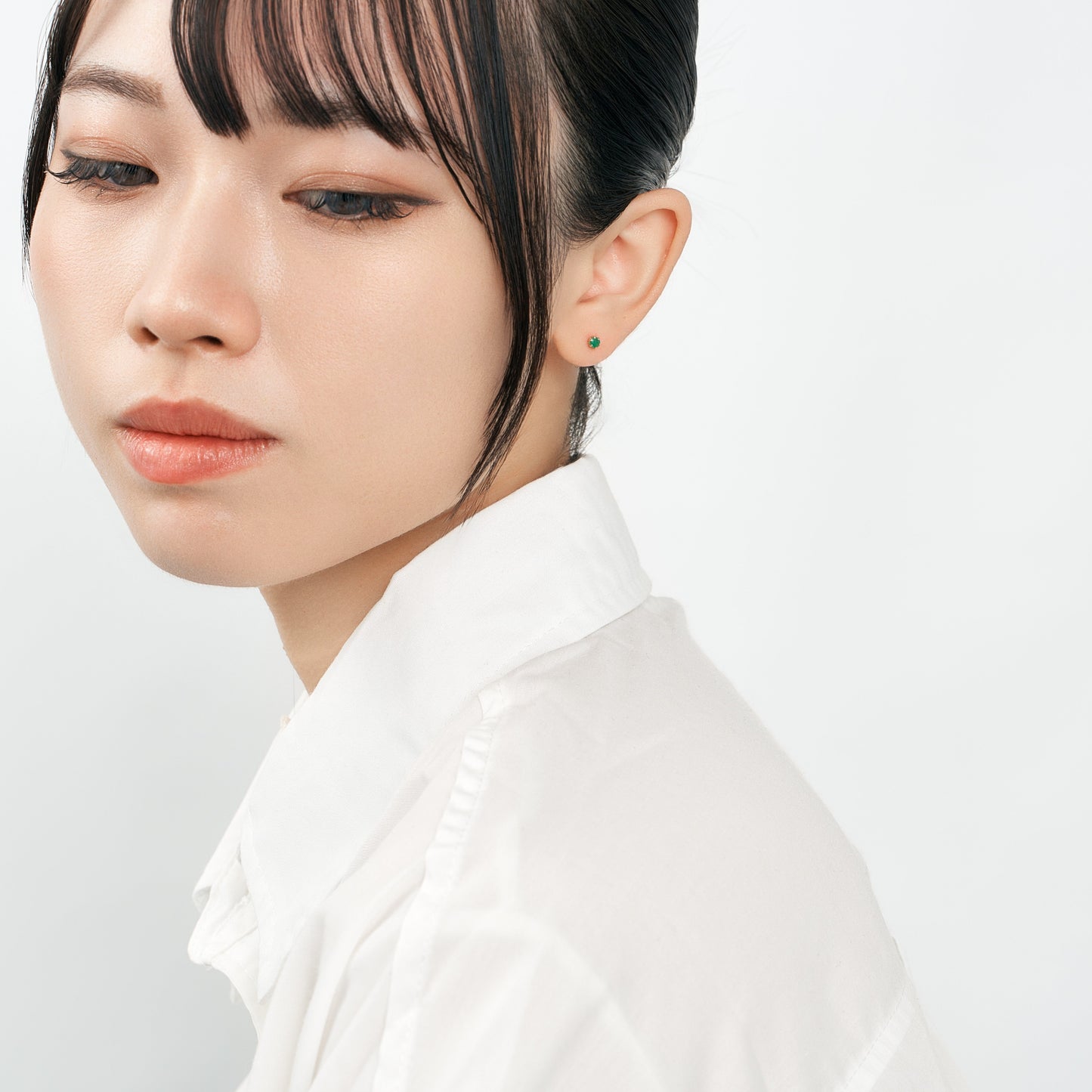 K18 誕生石 スタッドピアス 3mm（5月：エメラルド）｜96-3175