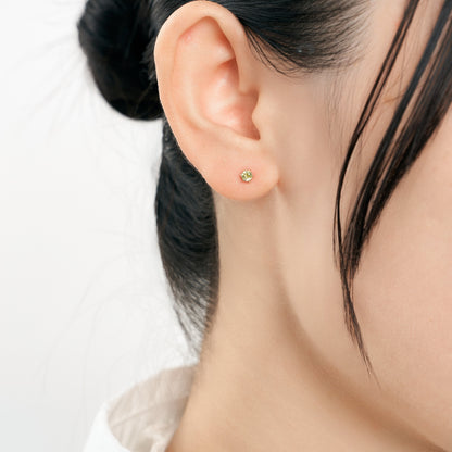 K18 誕生石 スタッドピアス 3mm（8月：ペリドット）｜96-3178