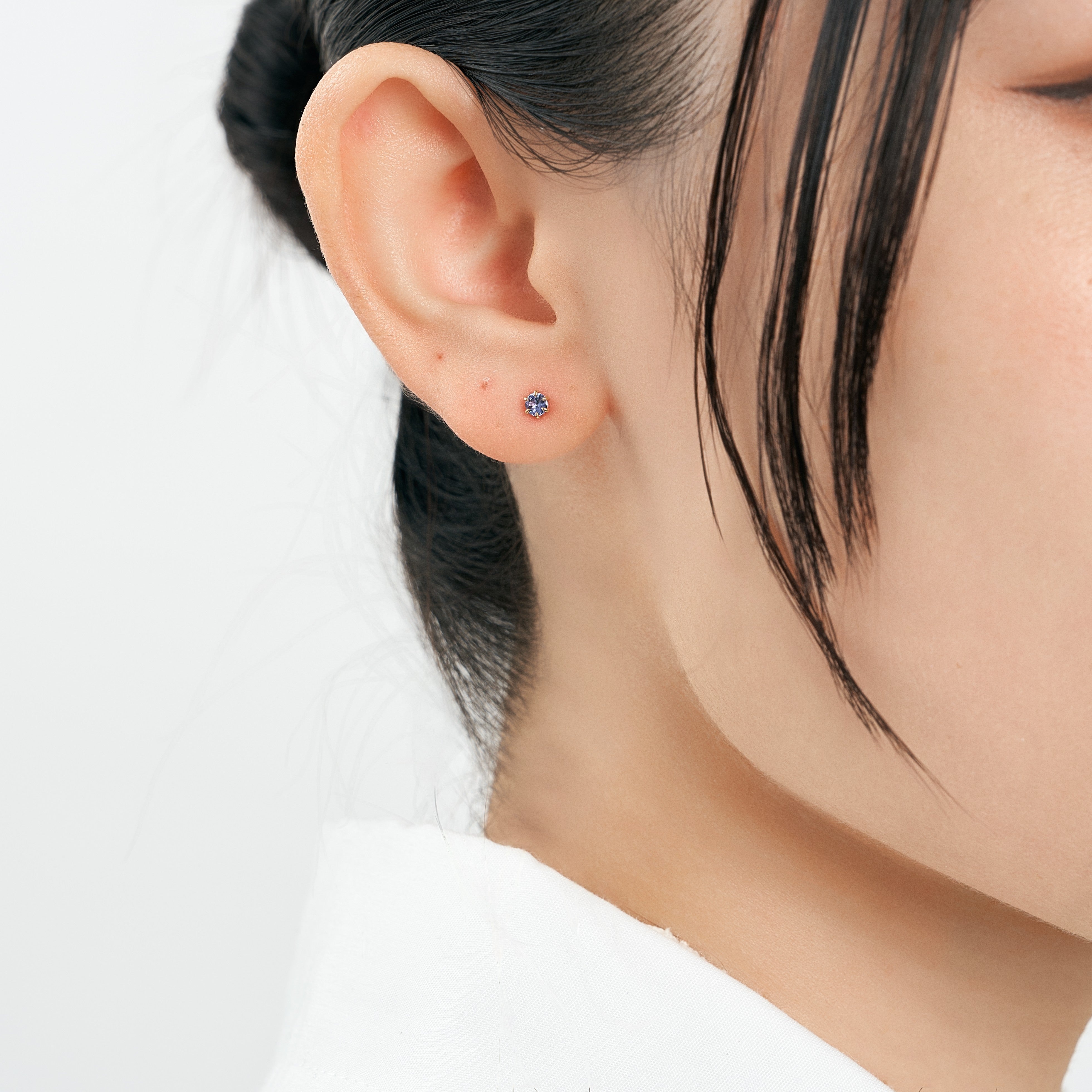 K18 爪留め 誕生石 スタッドピアス 3mm（12月：タンザナイト） – L&Co.
